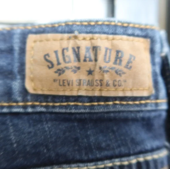 Signature by Levi Strauss Women's Straight Leg Jeans - Dark Blue - Picture 9 of 10